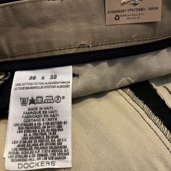 Dockers Flat Front Relaxed Fit 36x32 NWT - Picture 6 of 6